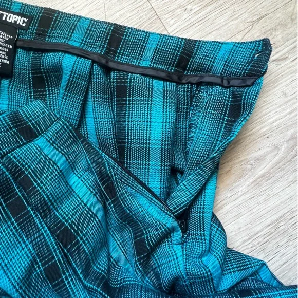 Vintage Y2K Hot Top Plaid School Girl Skirt - Picture 5 of 9